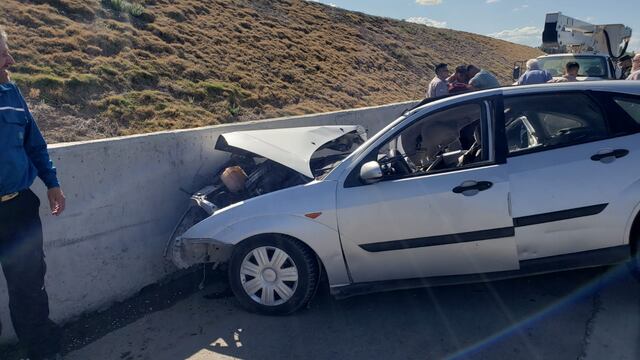 Un Ford Focus impactó contra un operario de Epec.