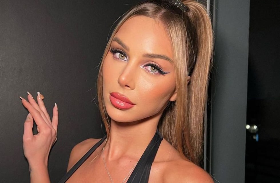 El día que Romina Malaspina subió la temperatura de las redes con un outfit total black ajustado al cuerpo