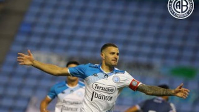 La postal del festejo de gol. Volvió Pablo Vegetti. Al final, salió lesionado.