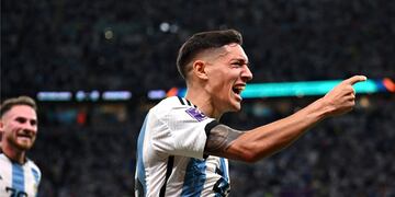 Nahuel Molina y el grito de gol para el 1 a 0 entre Argentina y Países Bajos. (Prensa Fifa).