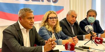 Gaspar Santillán, Claudia Rucci, Marcelo Nasif y Alberto Bernis, en conferencia de prensa en San Salvador de Jujuy.