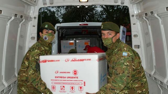 Salud recibió en el predio del Ejército Argentino una nueva partida de 33.600 vacunas Sinopharm.