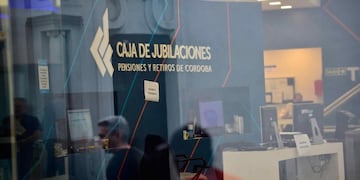 La medida tomada por el Gobierno de Córdoba alcanza a 87 mil jubilados (La Voz / Archivo).