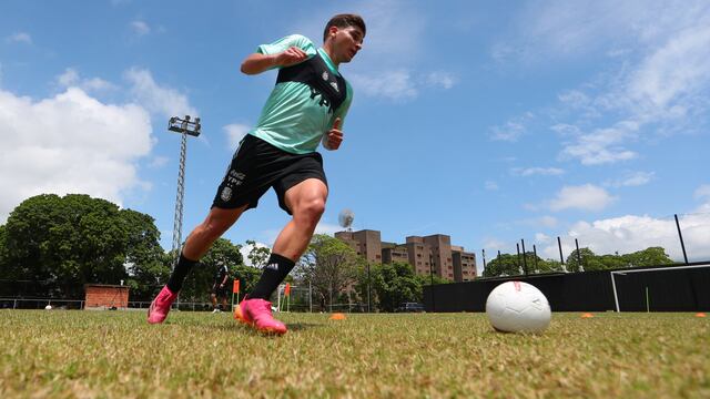Julián Álvarez, junto con Franco Armani, fue el primer futbolista de la Selección en llegar a Venezuela.