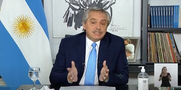 Alberto Fernández explicó su frase sobre el “relajamiento” y le habló al personal de salud