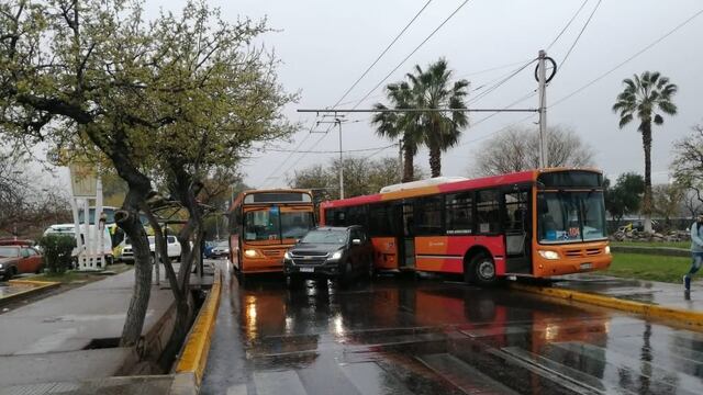 Choque de dos micros en Guaymallén.