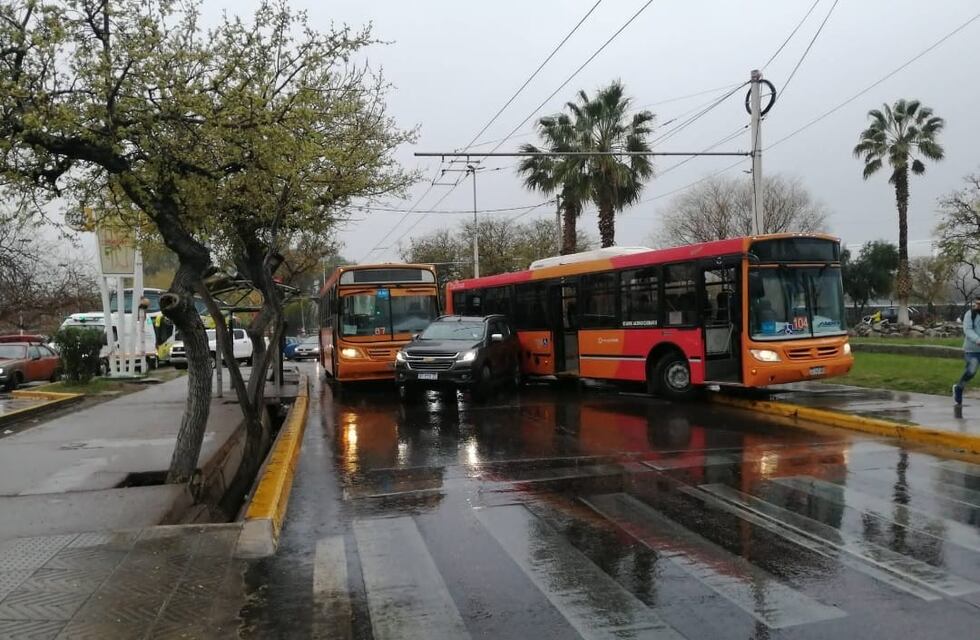 Chocaron dos micros en Guaymallén y hay demoras en el tránsito