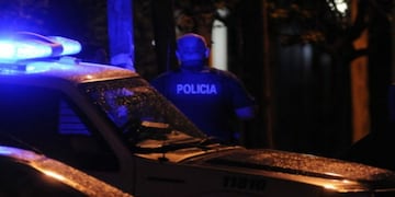Los trabajadores del hotel llamaron al 911 y la policía de La Plata se presentó en el lugar rápidamente.