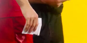 Un jugador australiano encontró un papel con todas las tácticas de Dinamarca y lo usó a favor de su equipo.