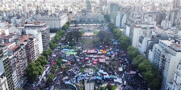 Marcha universitaria nacional. (Clarín)