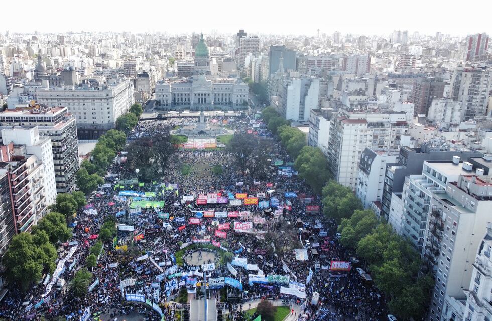 Tras la multitudinaria marcha por la universidad pública, el Gobierno vetó la ley de Financiamiento Universitario