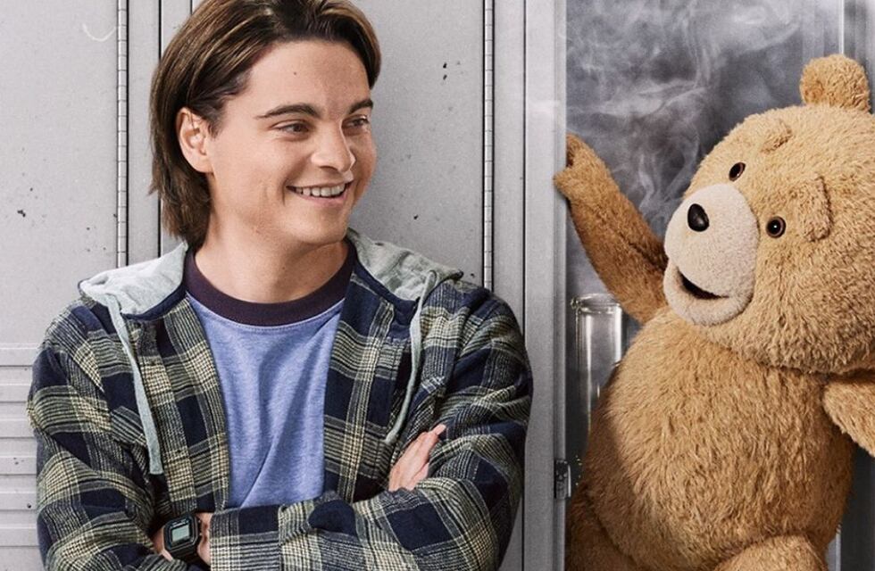 Llegó la serie de Ted, el oso de peluche irreverente: una precuela a puro humor negro