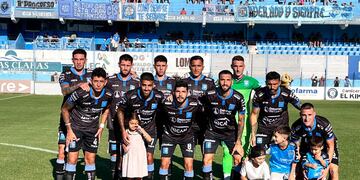 Estudiantes de Río Cuarto recibió a Gimnasia de Jujuy, terminó en empate 1 a 1 (La Voz).