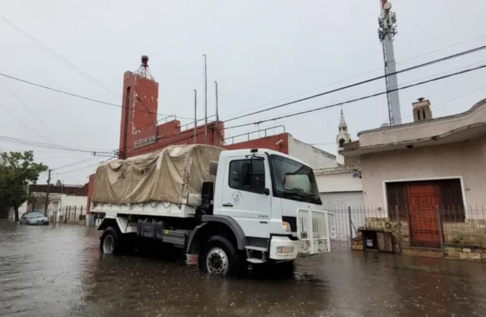 Temporal en Punta Alta: intenso despliegue de bomberos y la Armada