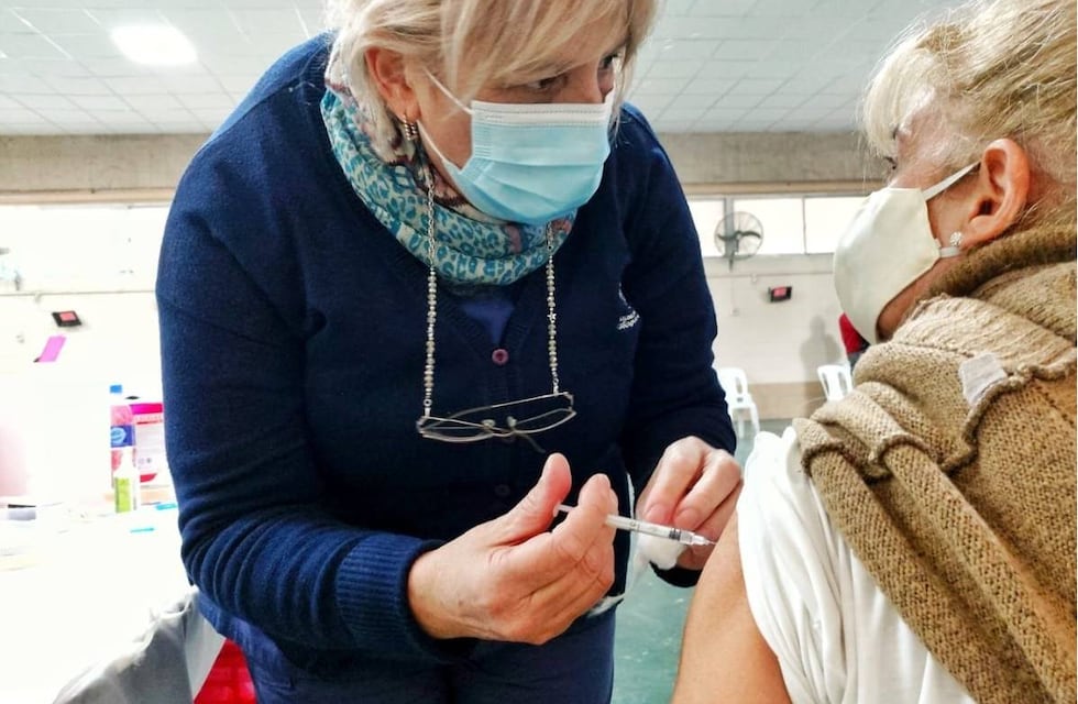 Vacuna COVID-19 en Santa Fe: esperan vacunar a los adultos de entre 59 y 52 años en una semana