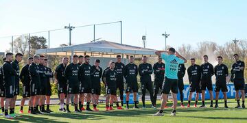 La Selección Argentina se entrenó antes de viajar a Paraguay.