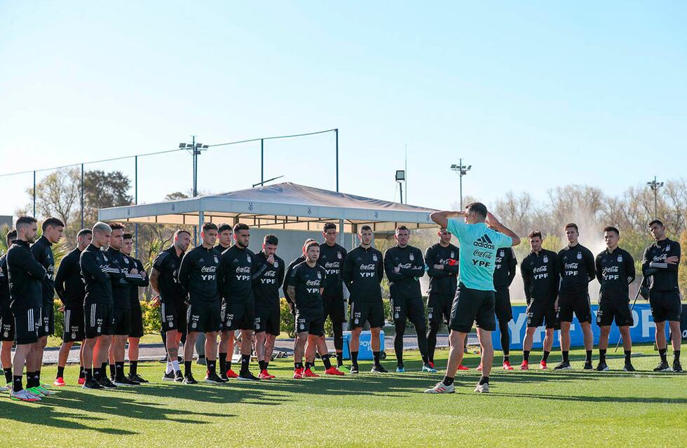 Eliminatorias: la Selección Argentina se entrenó en Ezeiza con la mente puesta en Paraguay