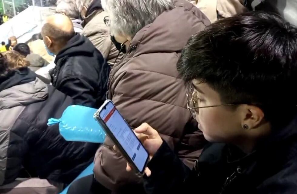 Tenía examen pero jugaba Belgrano: rindió desde la platea y aprobó “a cara de perro”