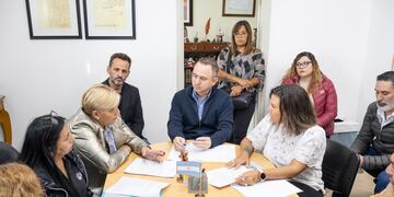El secretario de Gobierno, Gastón Díaz, mantuvo un encuentro con representantes de las entidades gremiales ATE, UPCN, ASOEM y ATSA.