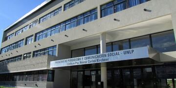 La Universidad Nacional de La Plata entregará el primer título "no binarie" a estudiante de periodismo.