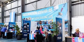 La Justicia Electoral ordenó al Gobierno que retire los carteles de Fuerza San Luis de los vacunatorios. Gentileza