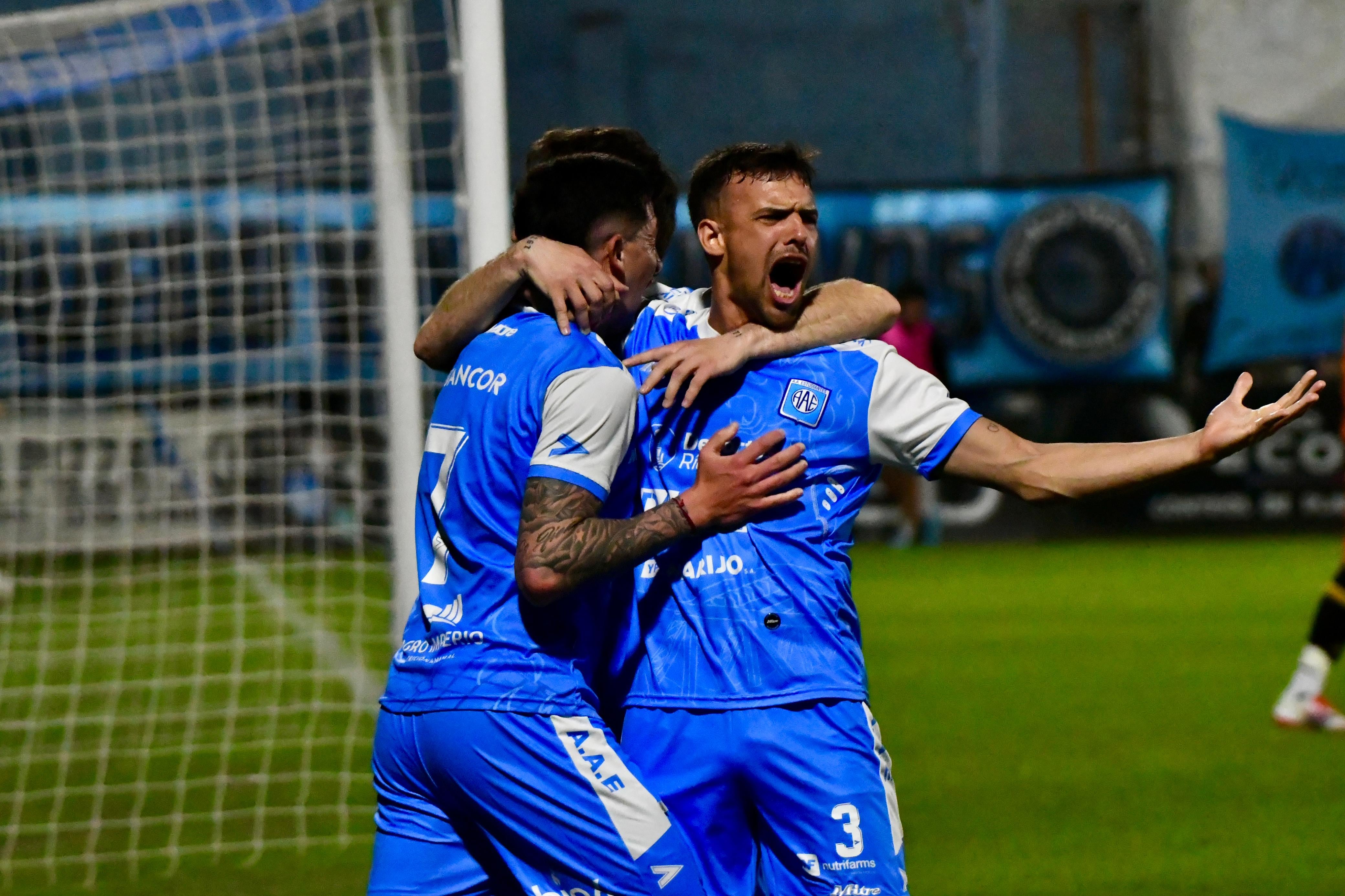 Estudiantes de Río Cuarto recibió a Mitre de Santiago por la Primera Nacional. (Tomy Fragueiro / La Voz)