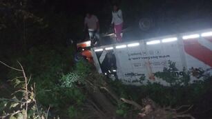 Volcó un camión en la Ruta 38: el conductor resultó ileso