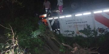 Volcó un camión en la Ruta 38: el conductor resultó ileso