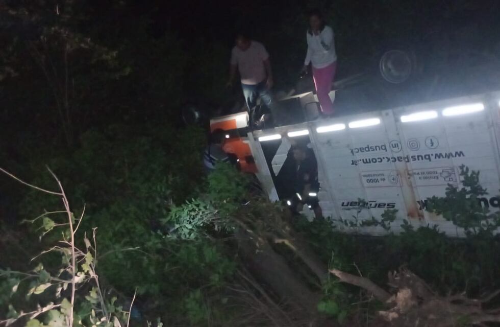 Volcó un camión en la Ruta 38: el conductor resultó ileso