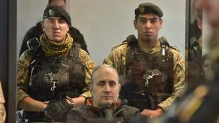 Llegada de Carmona a la lectura de la sentencia en Tribunales II (José Hernández / La Voz)