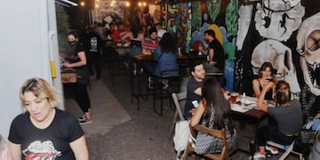 Los gastronómicos apuntan a que la gente salga antes a comer.