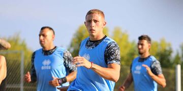 El Colo Barinaga fue operado con éxito de la rodilla, a cargo del cuerpo médico de Belgrano (Prensa Belgrano).