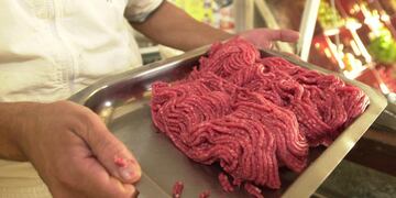 Es imprescindible cocinar correctamente todas las preparaciones con carne molida, como las empanadas, hamburguesas y albóndigas.