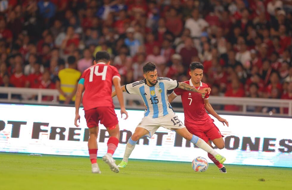 Con goles de Paredes y “Cuti” Romero, la Selección Argentina le ganó 2 a 0 Indonesia