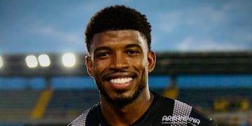 El lateral derecho de 23 años y salió campeón de la liga local.