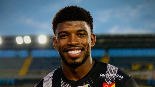 El lateral derecho de 23 años y salió campeón de la liga local.