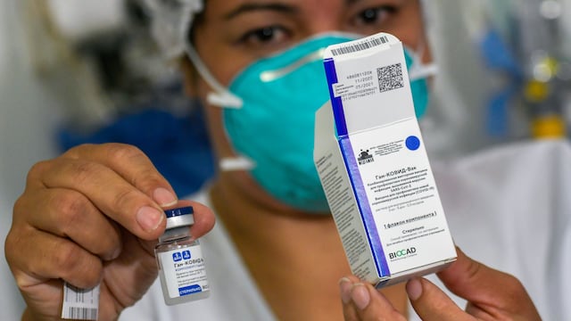 Mendoza 29 de diciembre 2020 Sociedad
 Finalmente llego el dia que la vacuna contra Covid 19
Gisel Videla (30) fue la primera enfermera en recibir la Vacuna Sputnik V en el lanzamiento de la campaña de vacunación contra el virus Sars CoV-2
Pandemia, coronavirus, crisis, salud, enfermeras, medicos, medica, 
Foto: Orlando Pelichotti / Los Andes