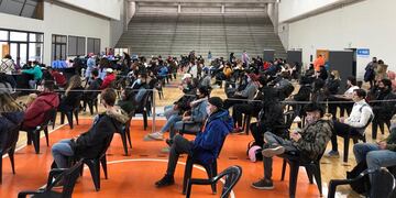 Campaña de Vacunación en el estadio arena. Crédito: Prensa Municipalidad de Villa Carlos Paz