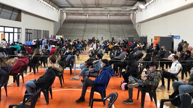 Campaña de Vacunación en el estadio arena. Crédito: Prensa Municipalidad de Villa Carlos Paz
