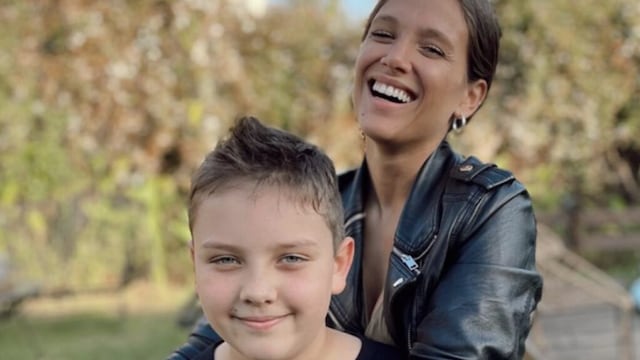 Barbié Vélez junto a su hermano Thiago