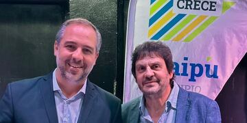 El intendente Stevanato junto a Felipe Pigna.
