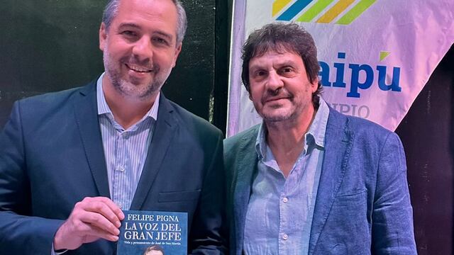 El intendente Stevanato junto a Felipe Pigna.