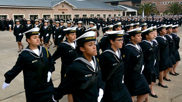 Entrega de uniformes y juramento de fidelidad a la Bandera en la ESSA