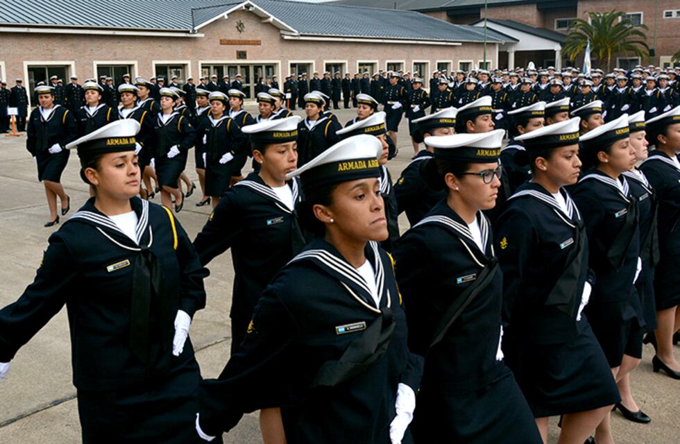 Entrega de uniformes y juramento de fidelidad a la Bandera en la ESSA
