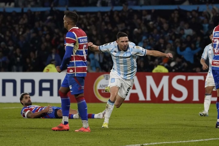 Maravilla Martínez y un golazo para Racing (Racing)