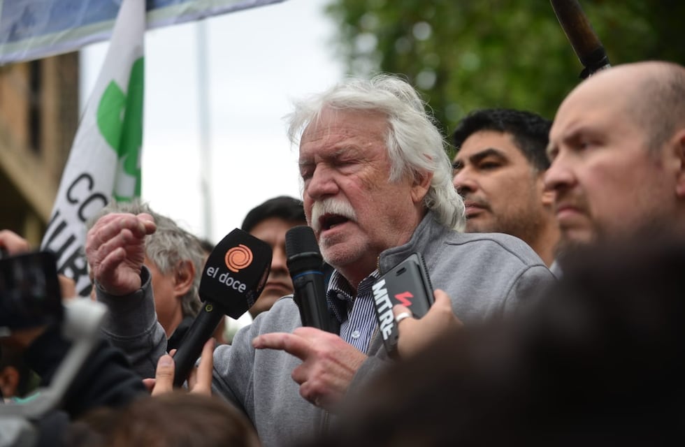 Daniele volvió a apuntar contra Llaryora: “Quiere cagarnos el 30 por ciento del salario”