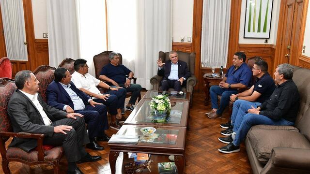 Dirigentes de la CGT local entre ellos UTA , UOCRA
y SMATA