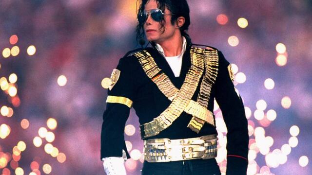 Michael Jackson en su presentación en el SuperBowl.