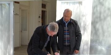 Se realizó la firma de transferencia de obra, que brindará el servicio de red cloacal a 1000 orensanos.