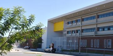 Escuela de Enseñanza Técnica N° 100 Puerto Nuevo